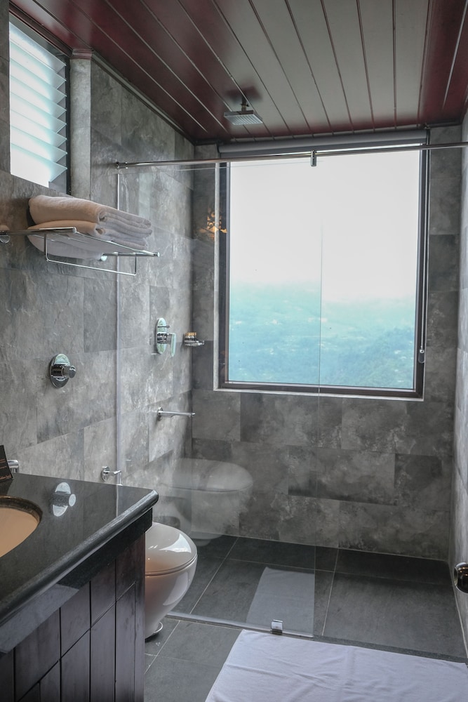 Tara Room with Balcony & Valley View photo 2