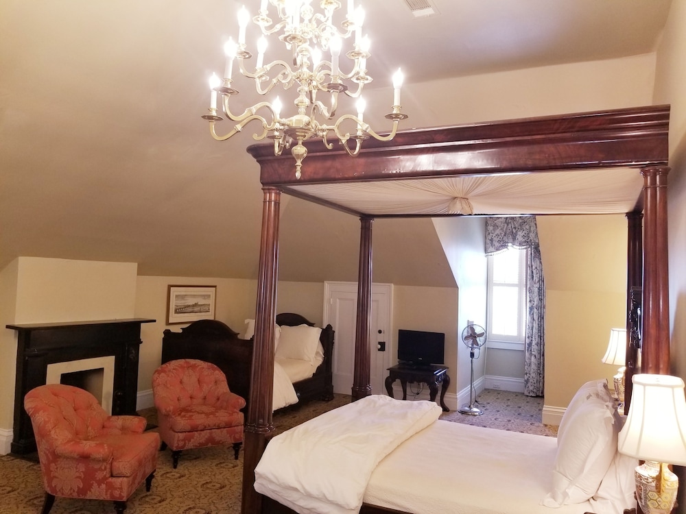 Mansion Queen Room (3rd Floor) photo 3
