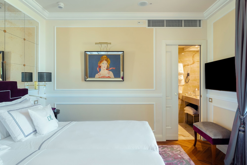 Comfort Room, 1 King Bed - Photo 3