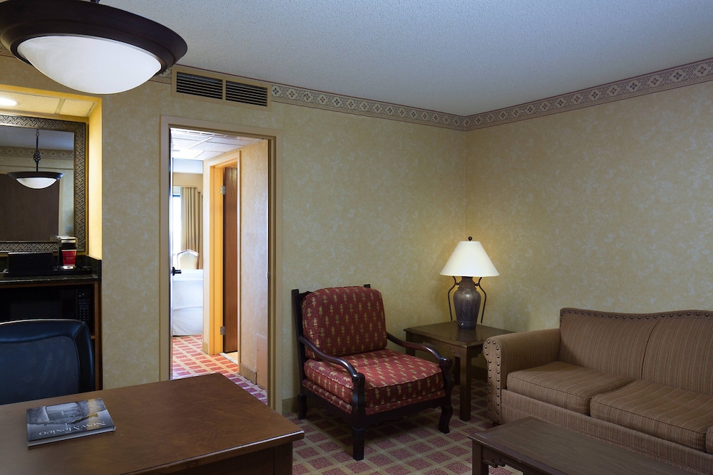 Suite, 1 Bedroom - Photo 3