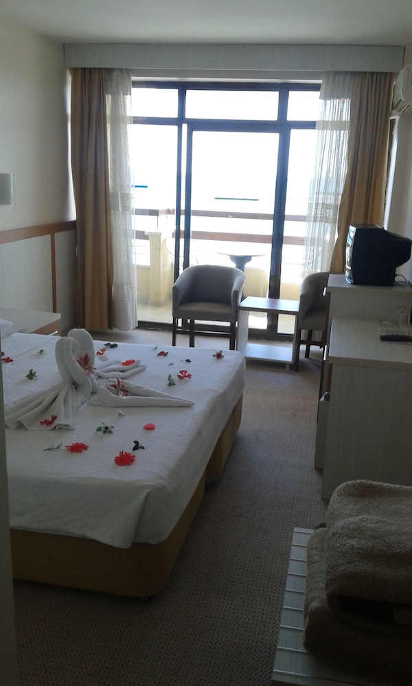 Double or Twin Room, 1 Bedroom, Sea View photo 2
