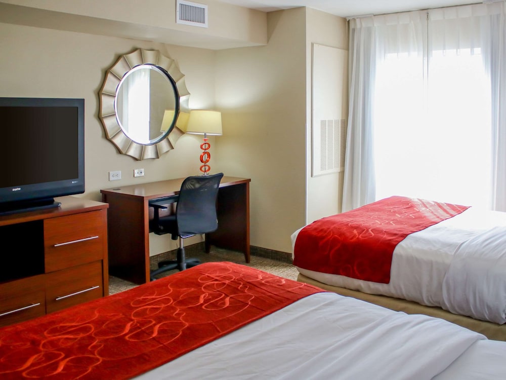 Deluxe Suite, 1 Bedroom, Non Smoking (2 Queen Beds and Sofa Bed) photo 3