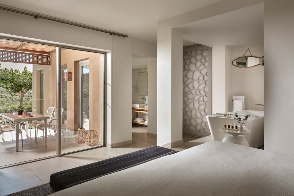 Residential 2 Bedroom Pool Villa thumbnail 6