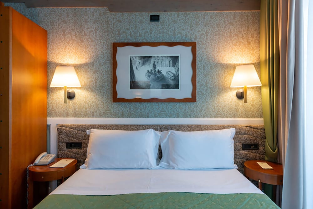 Classic Room (Small) - Photo 16