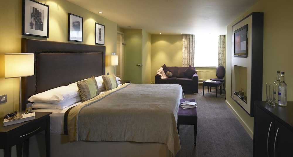 Family Room, 1 King Bed With Sofa Bed, Non Smoking (With Sofabed)