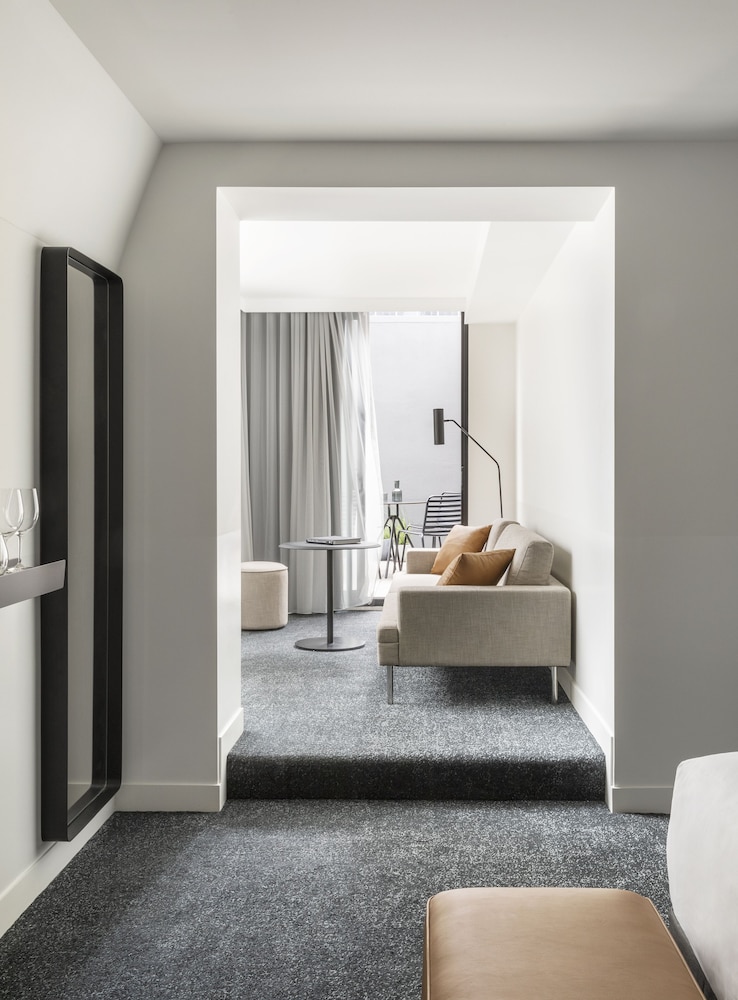 Two Bedroom Terrace Suite - includes hosted hour with free drinks and WiFi - Photo 13