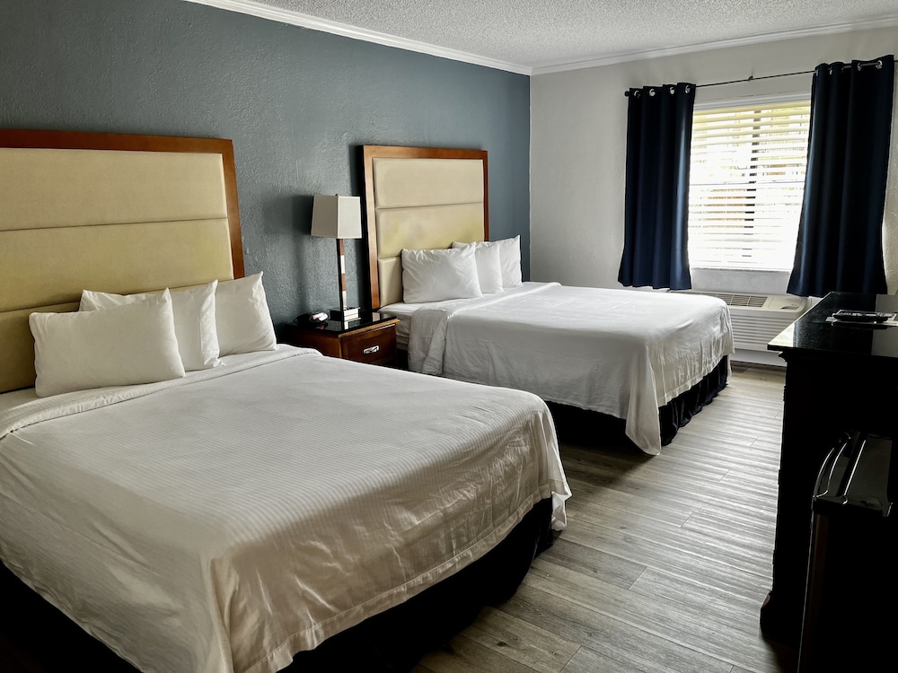 Deluxe Room, 2 Queen Beds (Interior) - Photo 14