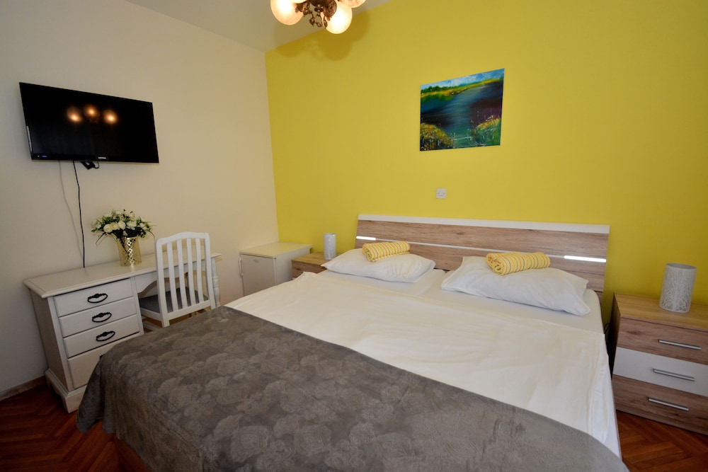Classic Double Room, Balcony, Partial Sea View