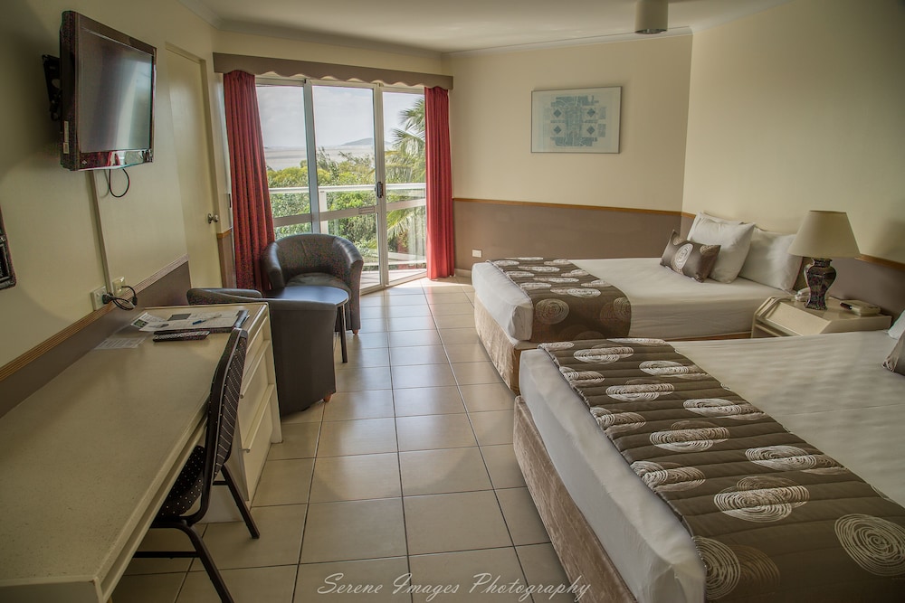 Standard Twin Room, 2 Double Beds (Pacific Room) photo 2