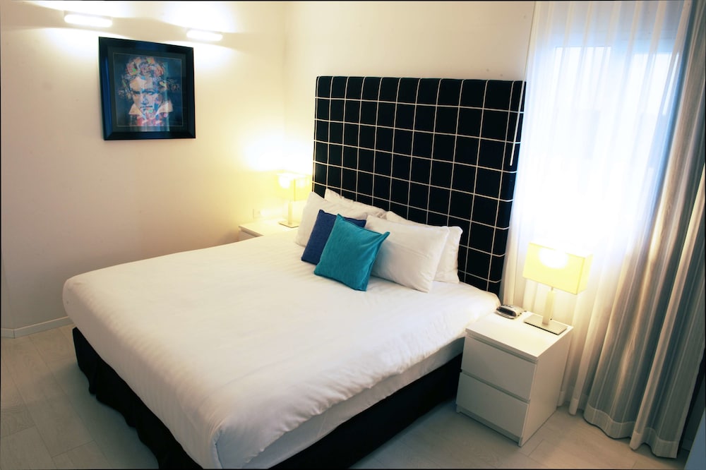Standard Room, 1 Queen Bed, Non Smoking, Kitchen photo 2