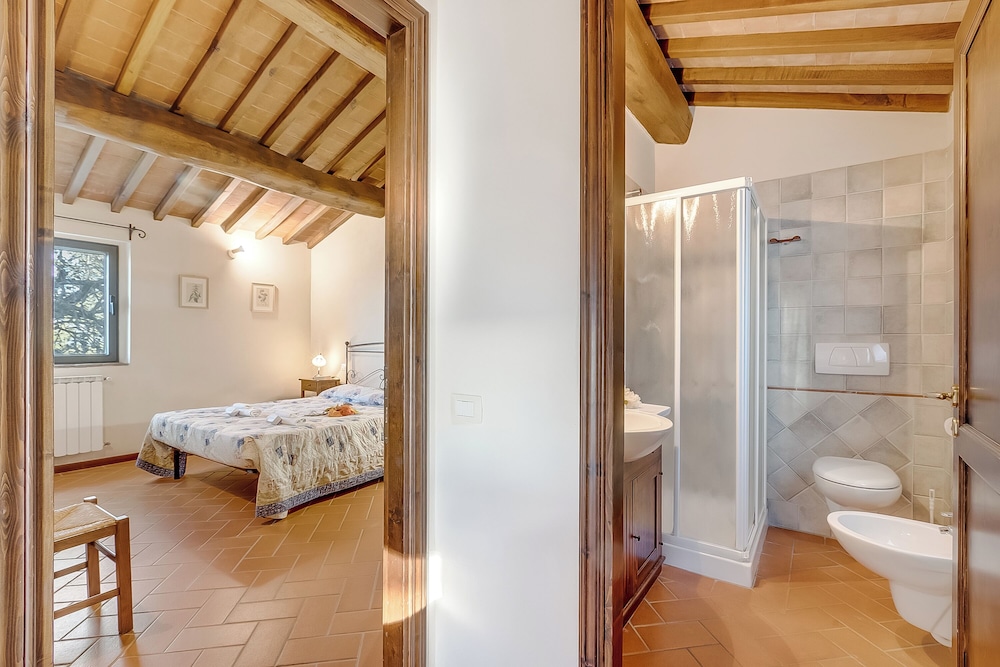 Standard House, Multiple Bedrooms, Mountainside (Amazing Chianti Site Olmo Shared Pool)