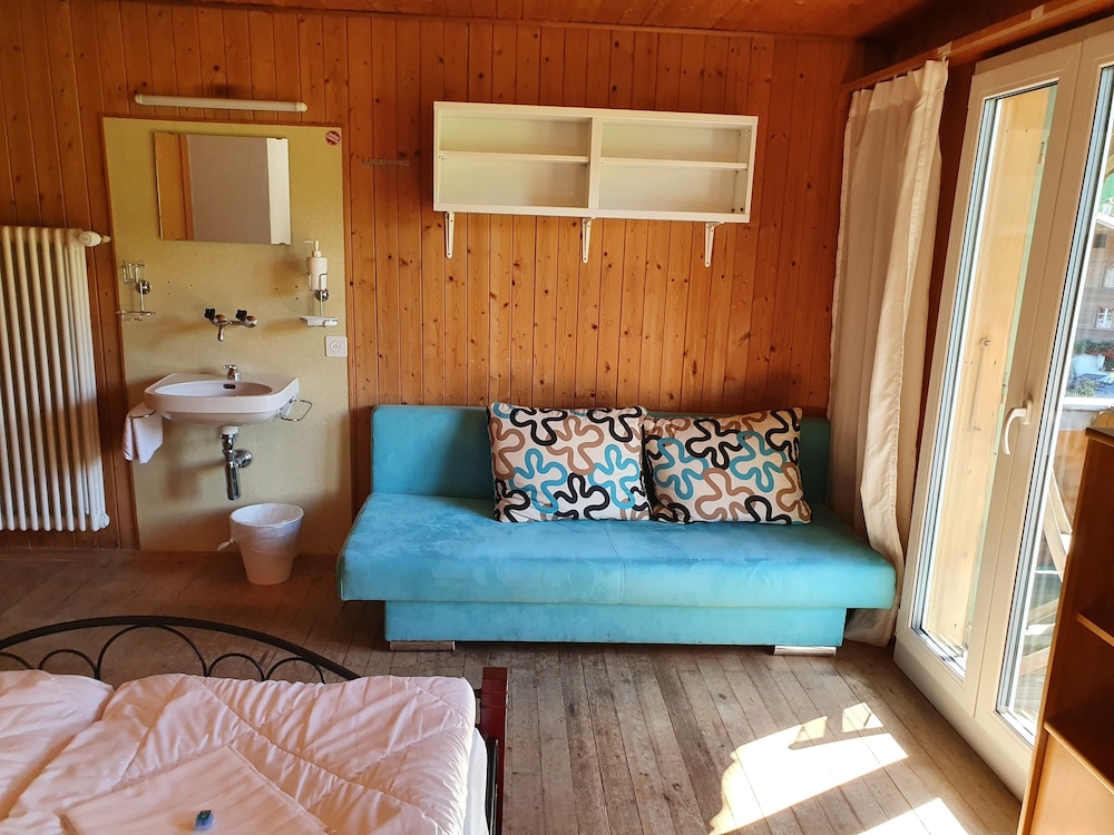 Basic Double Room, Shared Bathroom, Mountain View photo 2