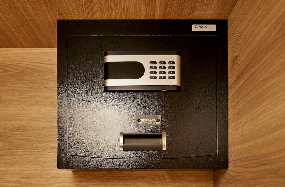 Premium Twin Room, Non Smoking - Photo 12