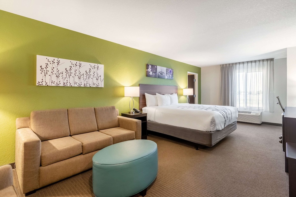 Suite, 1 King Bed, Non Smoking - Photo 2