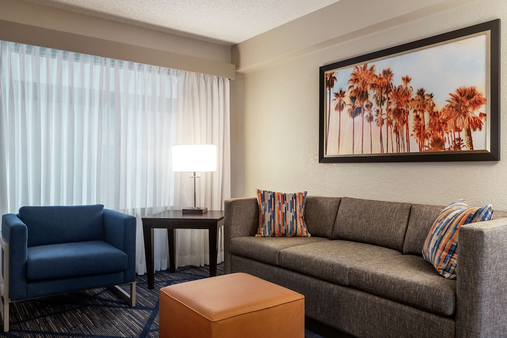 Suite, 1 King Bed, Pure Wellness (Air Purifier) - Photo 5