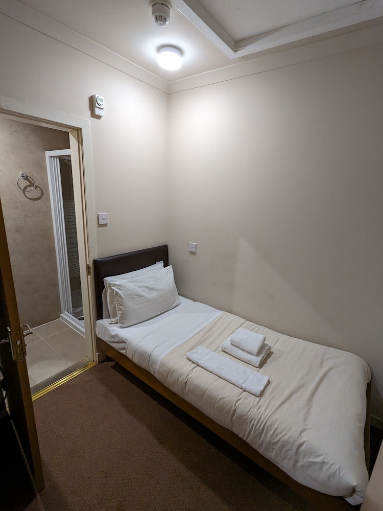 Basic Single Room photo 3