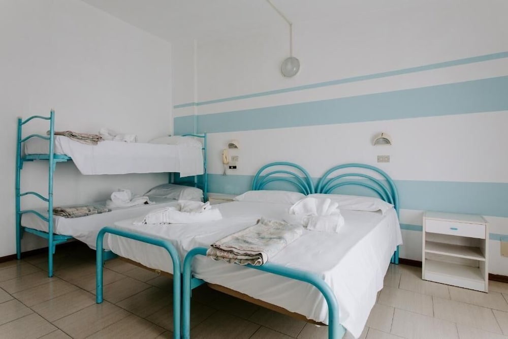 Basic Quadruple Room photo 1