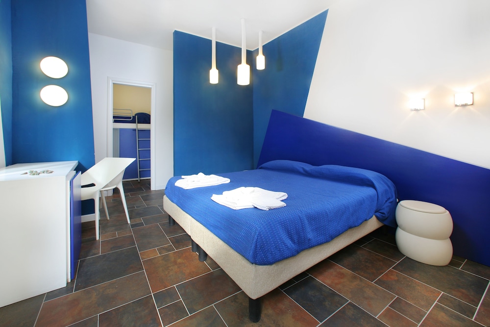 Family Quadruple Room, 2 Bedrooms, Garden View, Garden Area