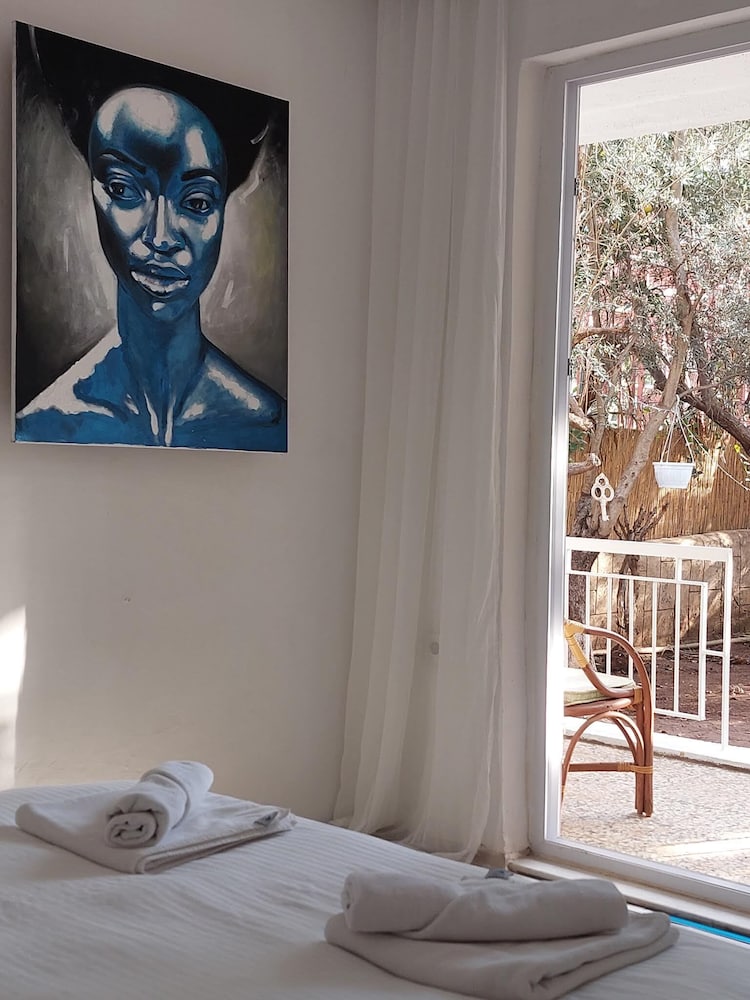 Gallery Double Room, 1 Queen Bed, Beachside photo 1