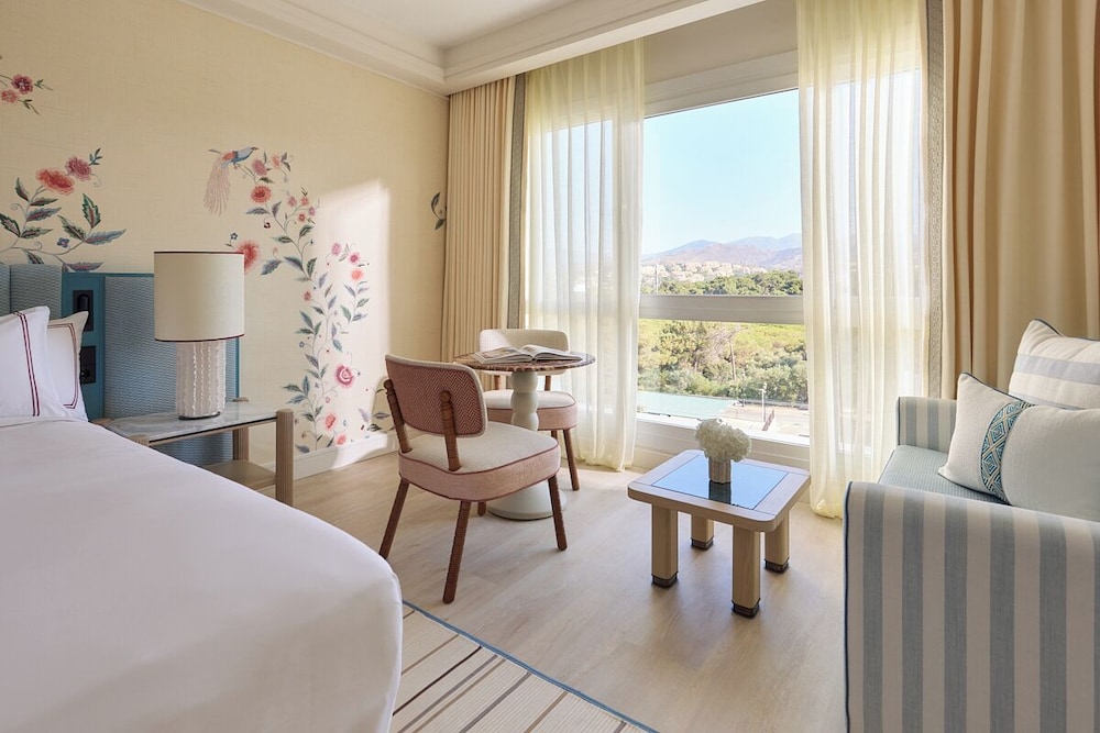 Comfort Room (2 Adults + 1 Child)