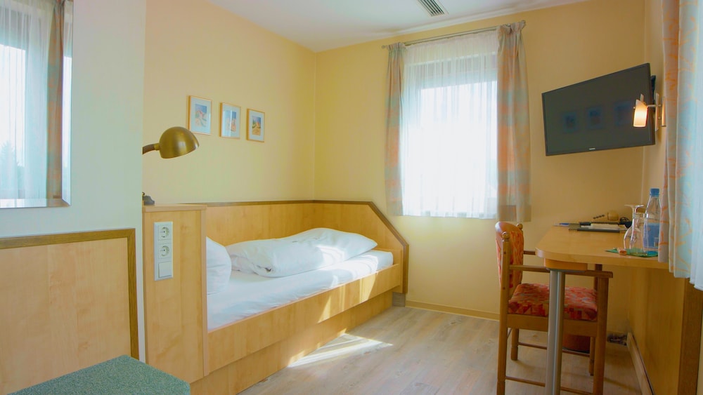 Economy Single Room Guest House - Photo 10