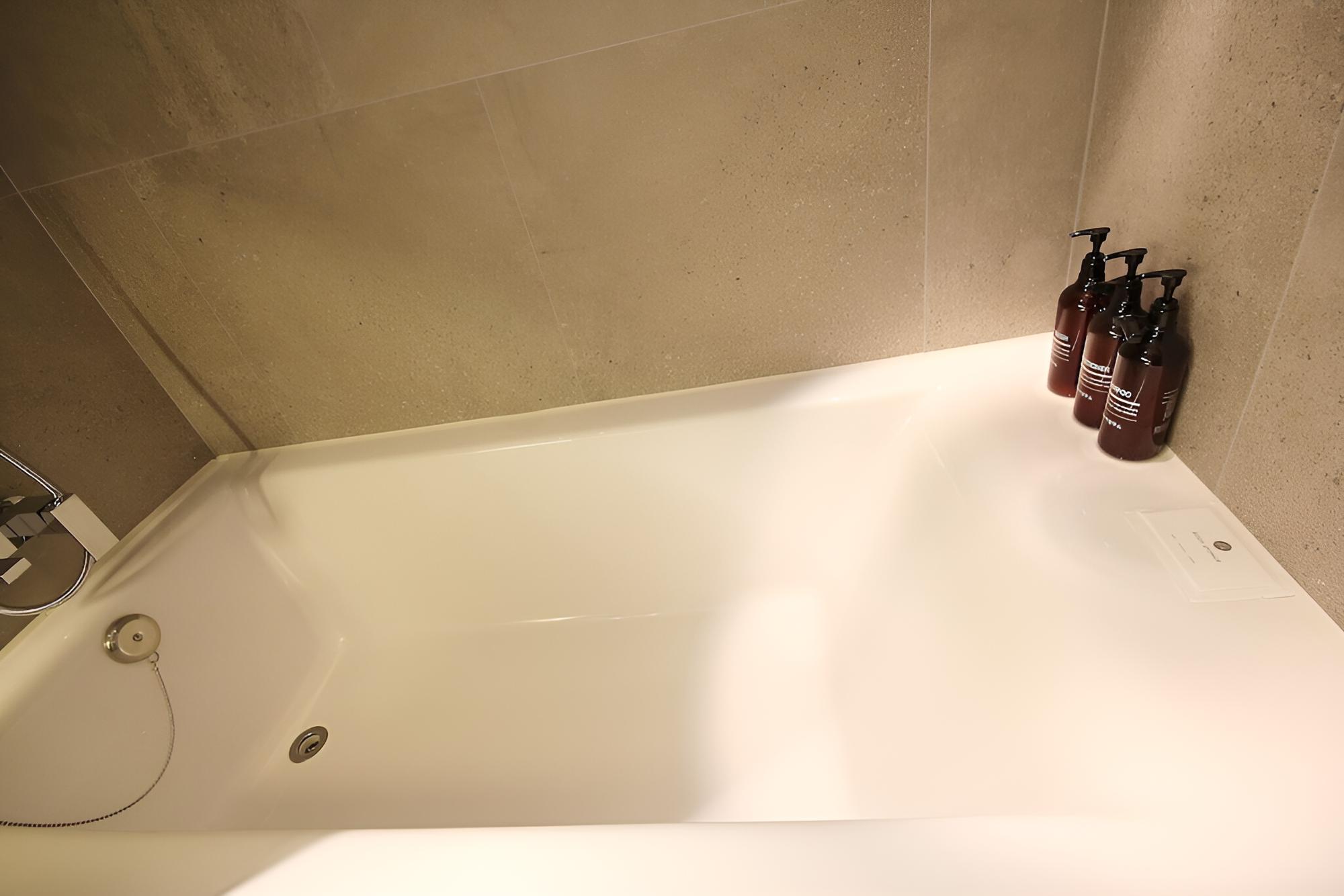 Room (Twin (Ddouble Single) (Bathtub OTT)) - Photo 1