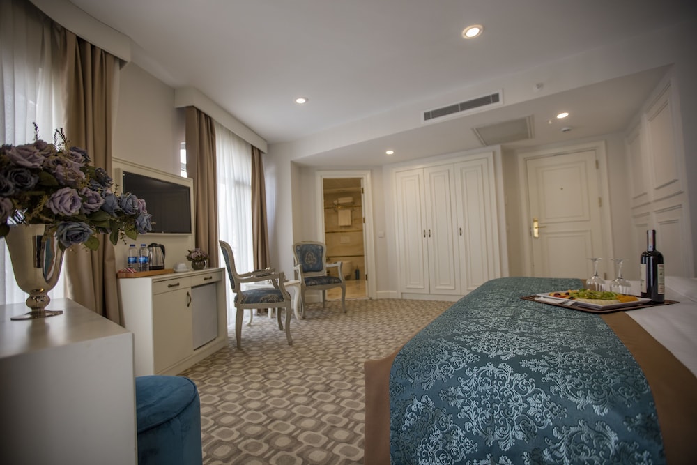 Suite, Corner photo 3