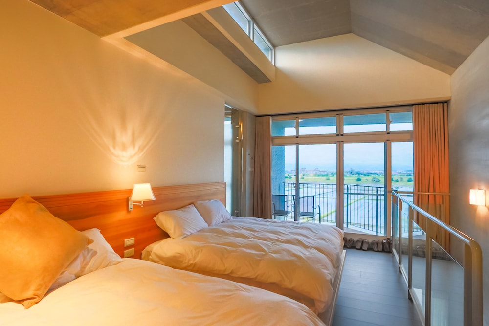 Gallery Loft, 1 Bedroom, Balcony, Mezzanine photo 2