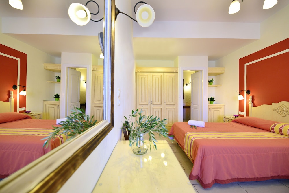Standard Triple Room (No special View) - Photo 2