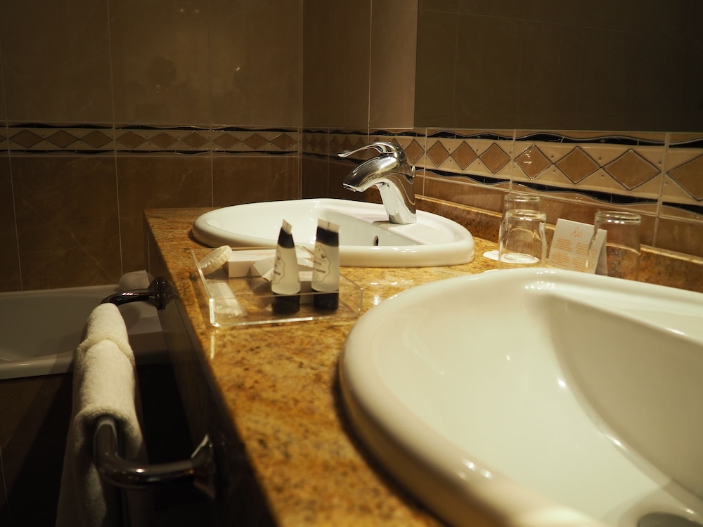 Double Room - Photo 7