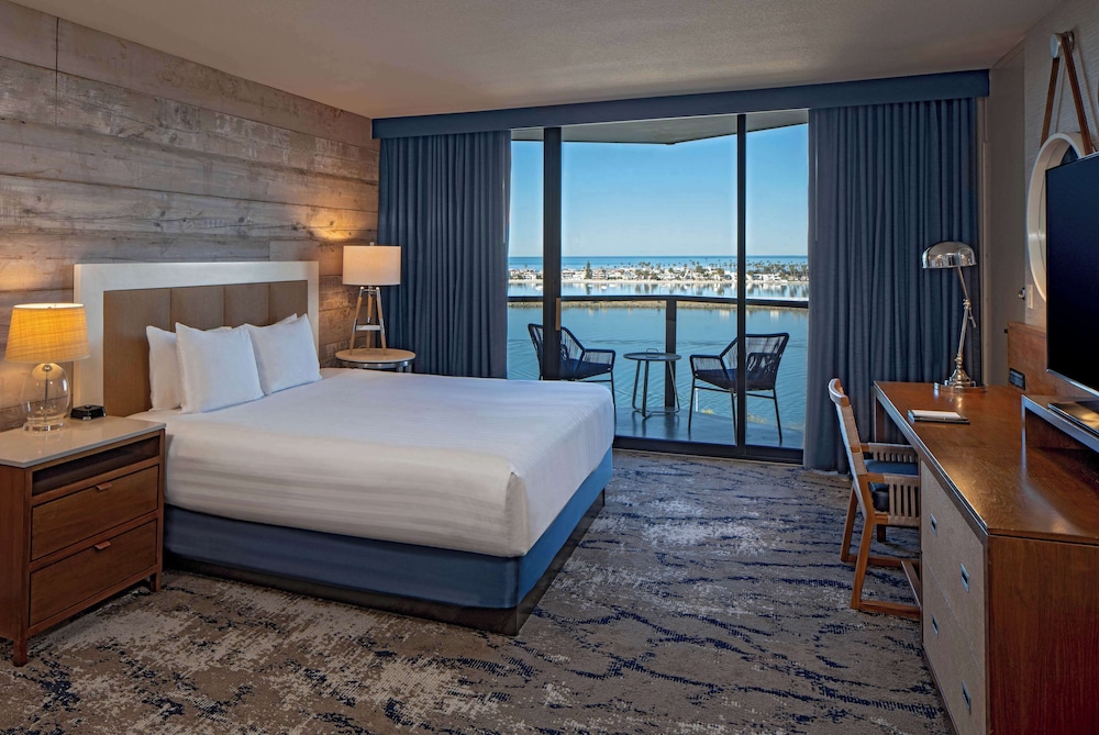 Room, 1 King Bed, Accessible, Ocean View (Bathtub) photo 1