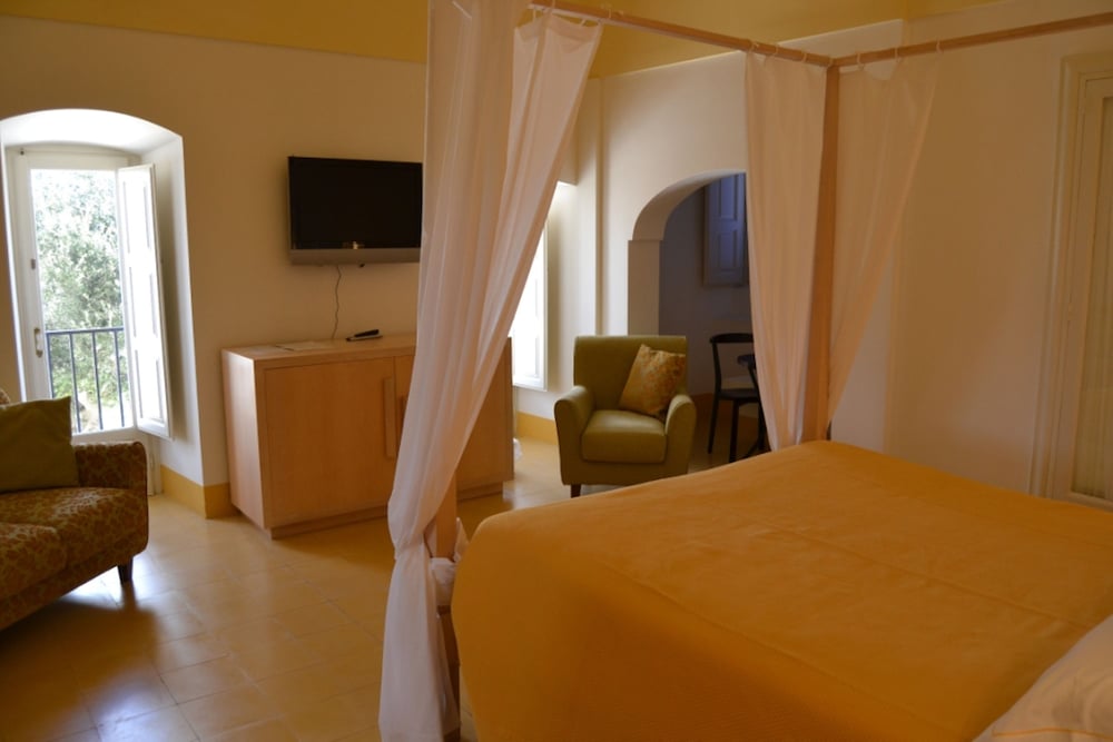 Suite - Photo 5