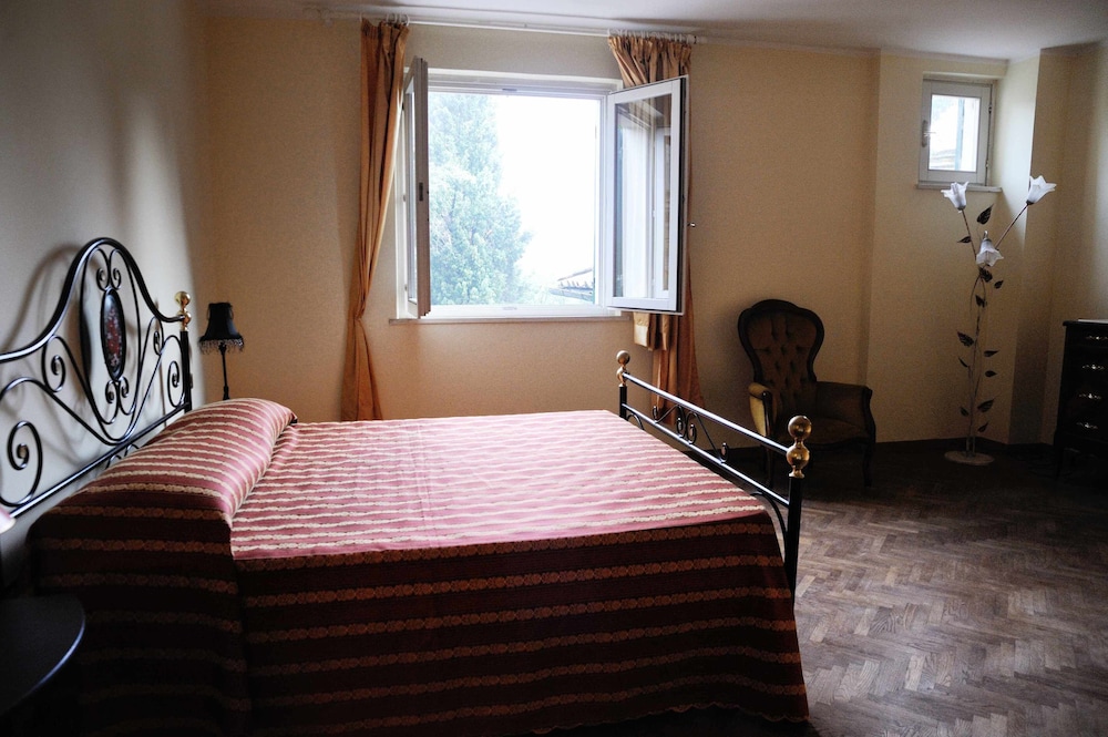 Superior Double Room (Petrarca Fascinosa 1st fl. no elevat.) photo 2