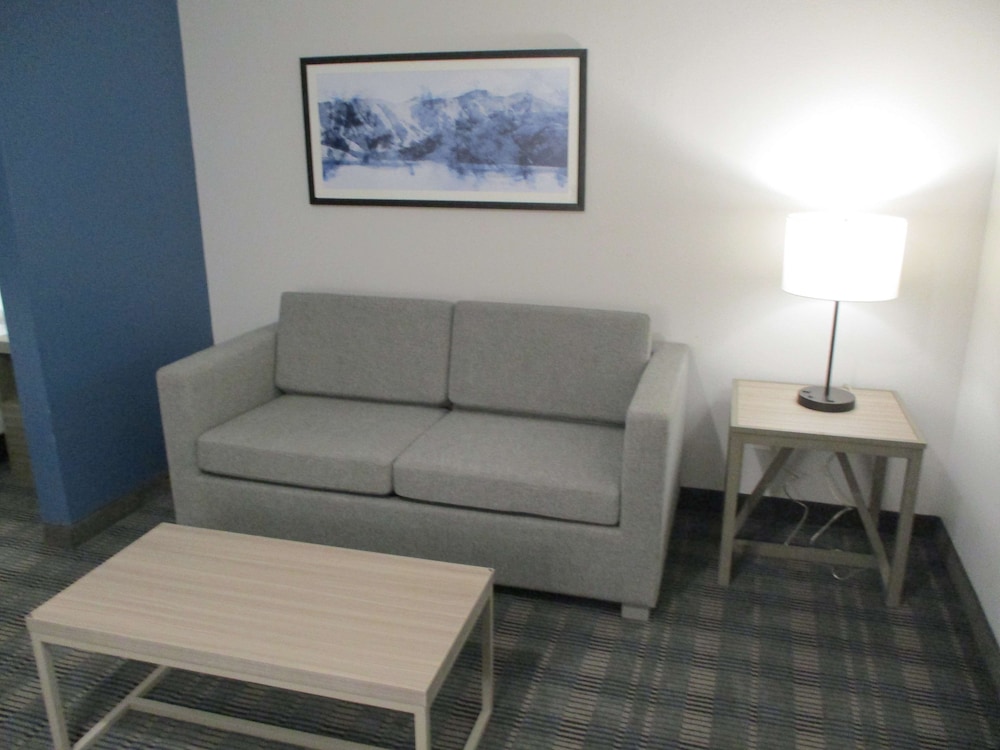 Suite, 1 King Bed, Non Smoking (with Single Sofabed) - Photo 2