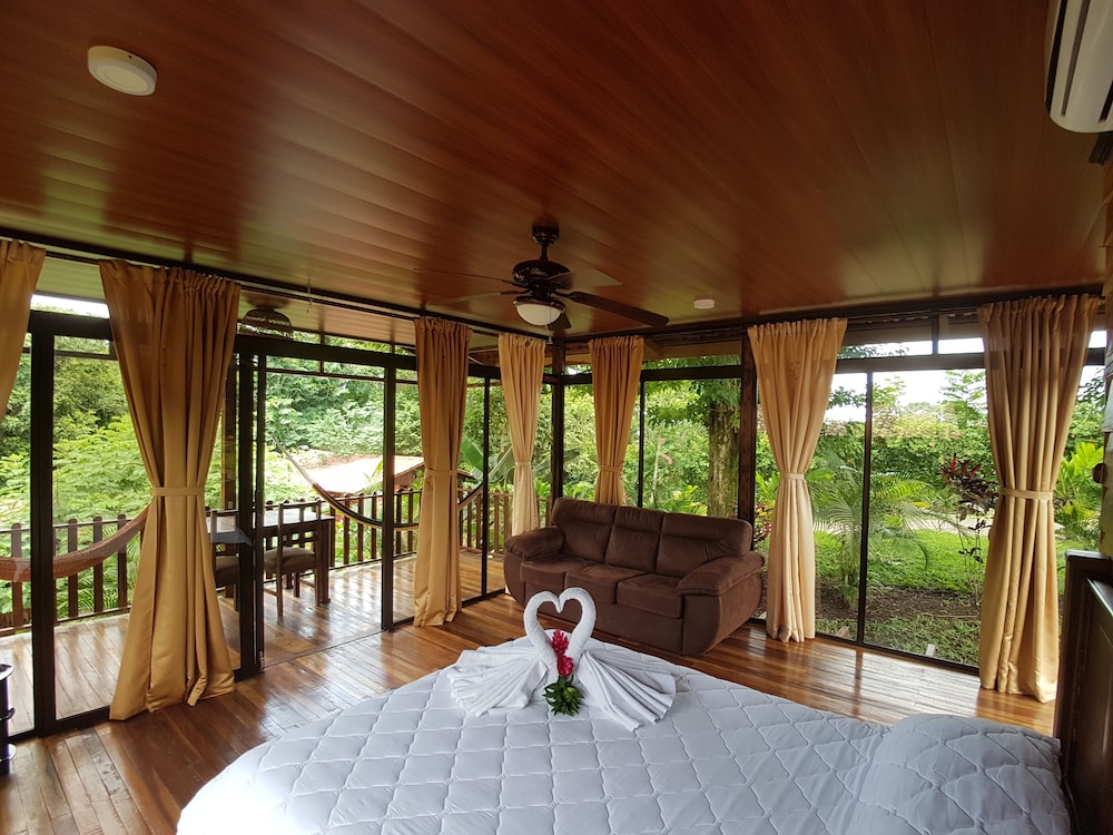 Glass Bungalow photo 3