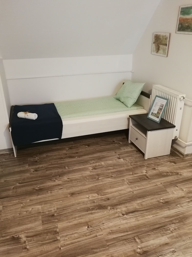 Triple Room, 3 Twin Beds, Private Bathroom, Garden View (13) photo 3