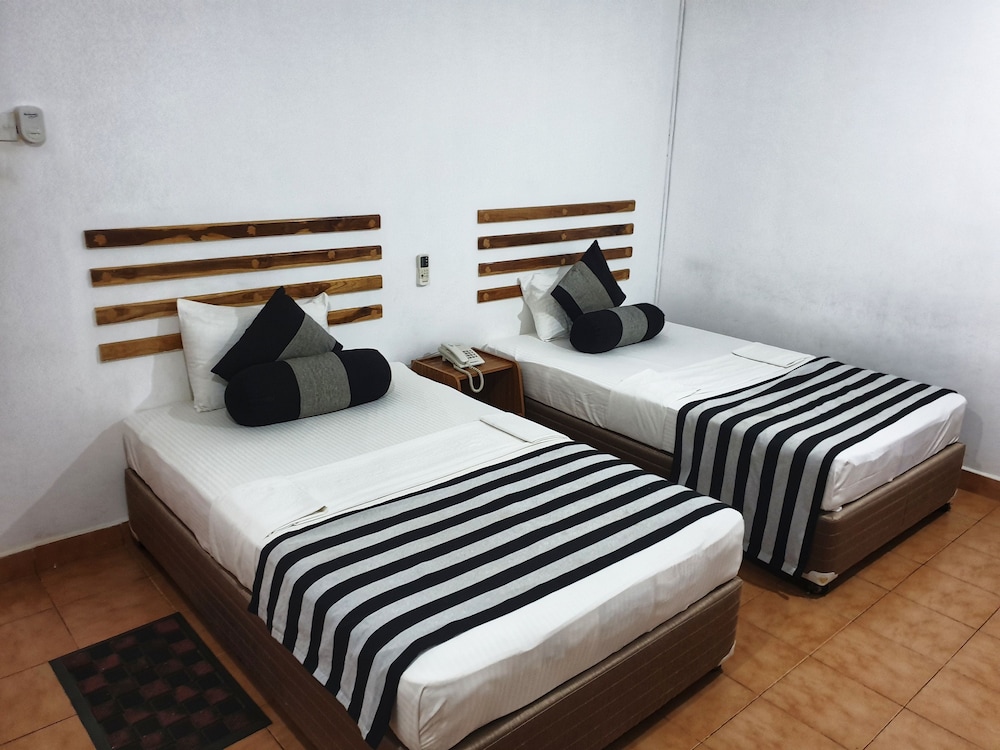 Standard Double or Twin Room, Multiple Beds, Non Smoking photo 1