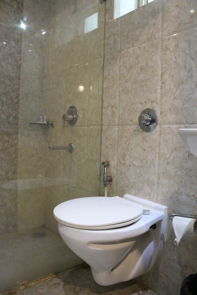 Standard Double Room, 1 King Bed, Accessible, Smoking photo 3