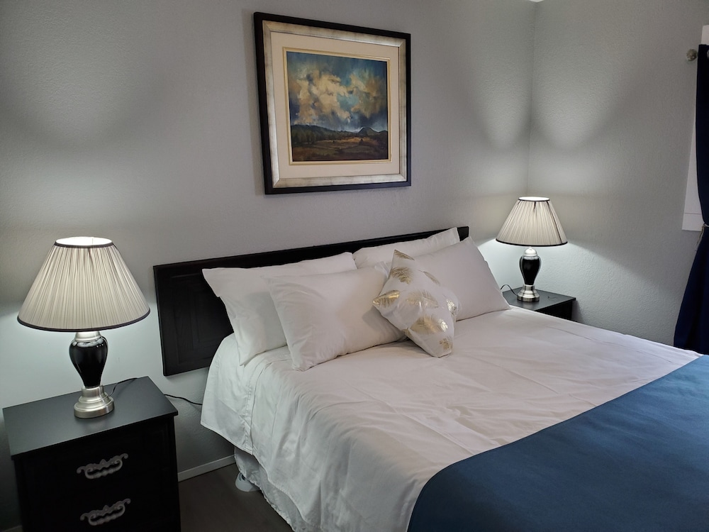 Junior Suite, 1 Bedroom, Kitchenette, Mountain View (Rm 6)