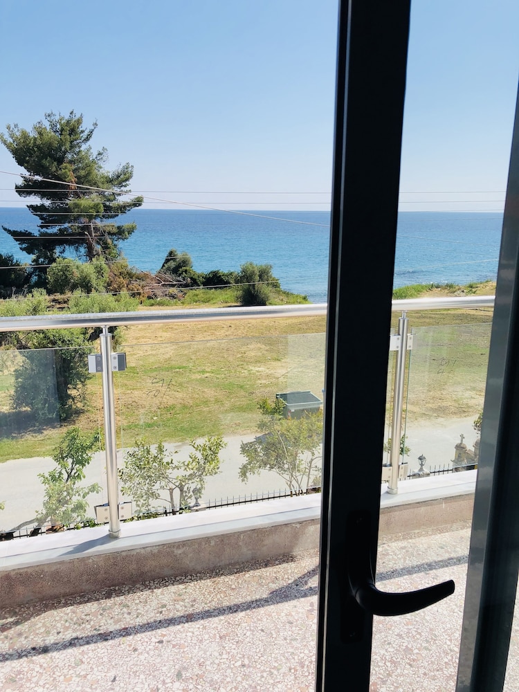 Comfort Apartment, 2 Twin Beds, Sea View photo 3