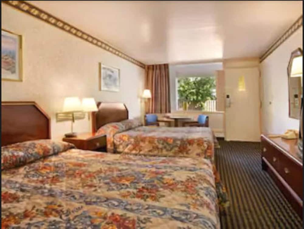 Double Room, 2 Double Beds - Photo 2