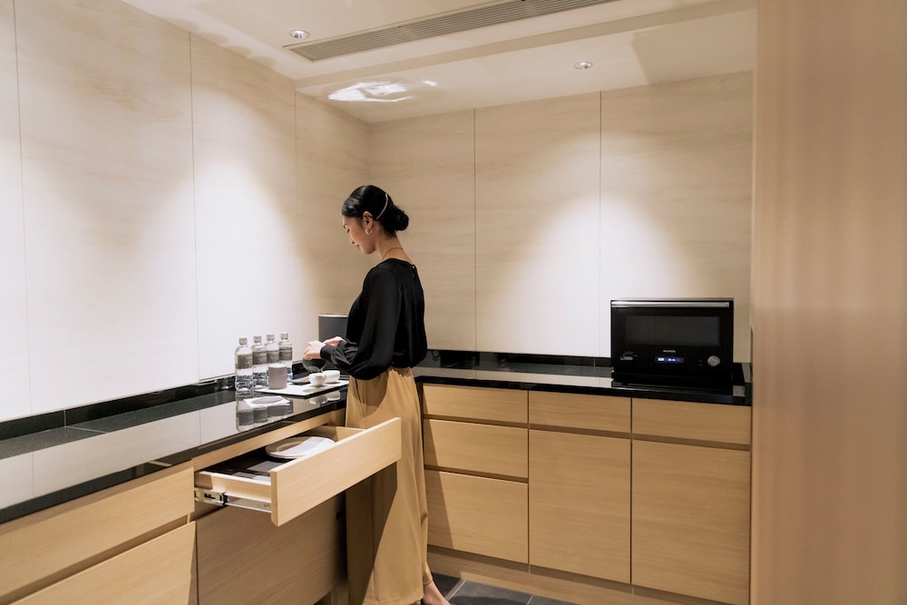 The Thousand Suite, Non Smoking