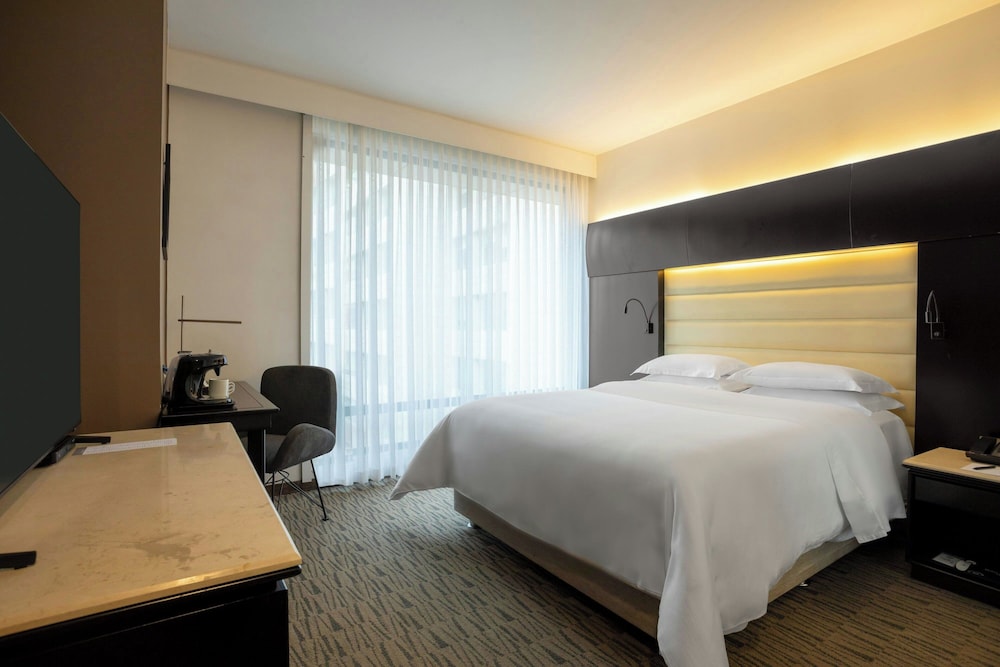 Room, 1 Queen Bed - Photo 5