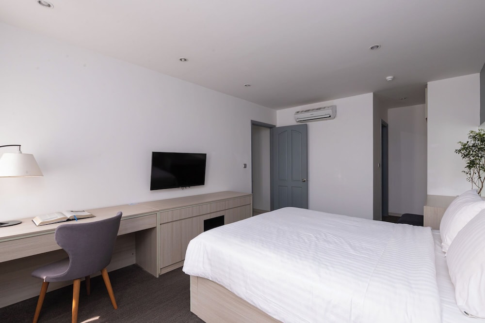 Two-Bedroom Apartment with City View photo 2