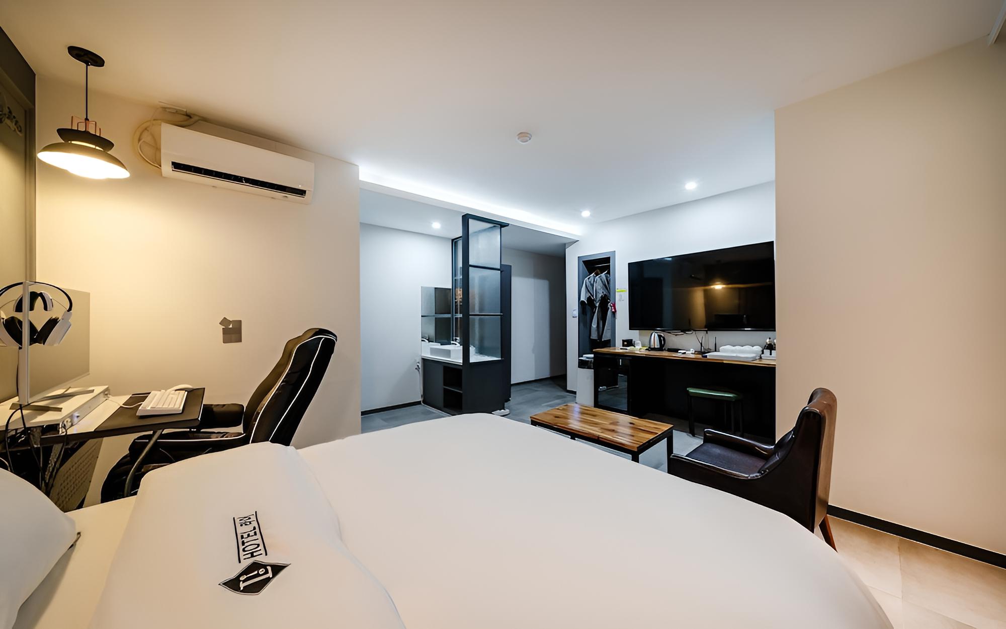 Room (VIP game room (VEG Overwatch availabl) photo 2