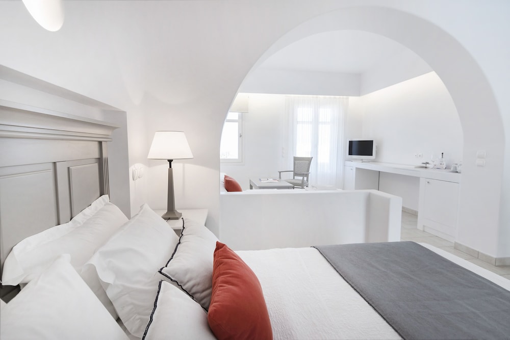 Superior Suite, 1 Queen Bed, Sea View photo 3