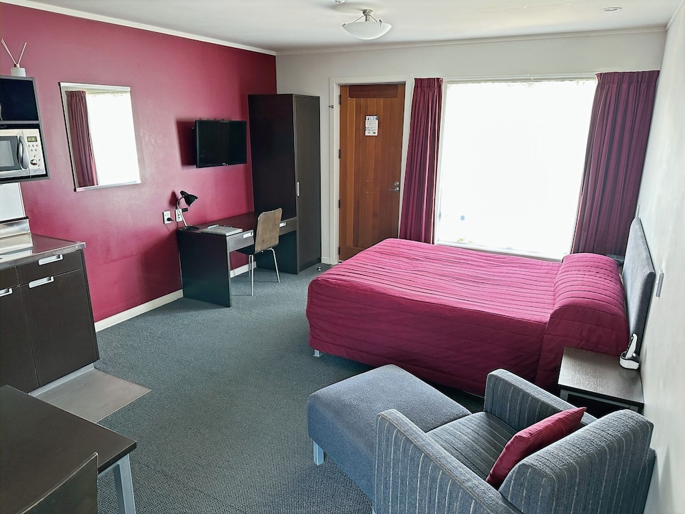 Executive Studio with Shower and Kitchenette photo 3