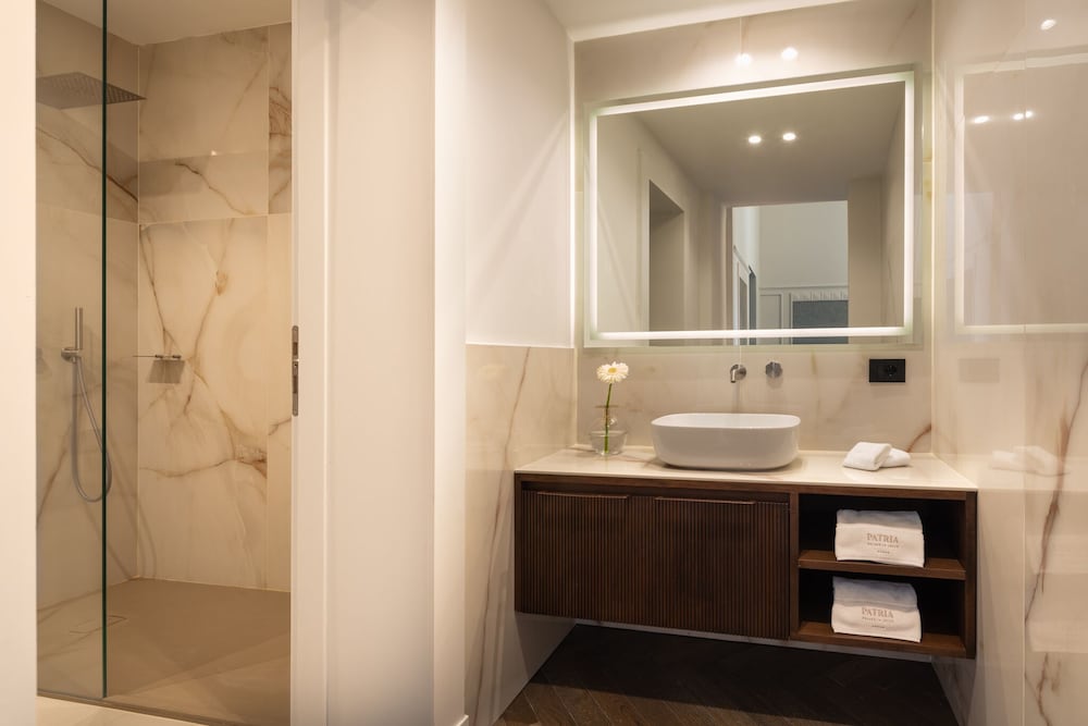 Junior Studio Suite, City View - Photo 4