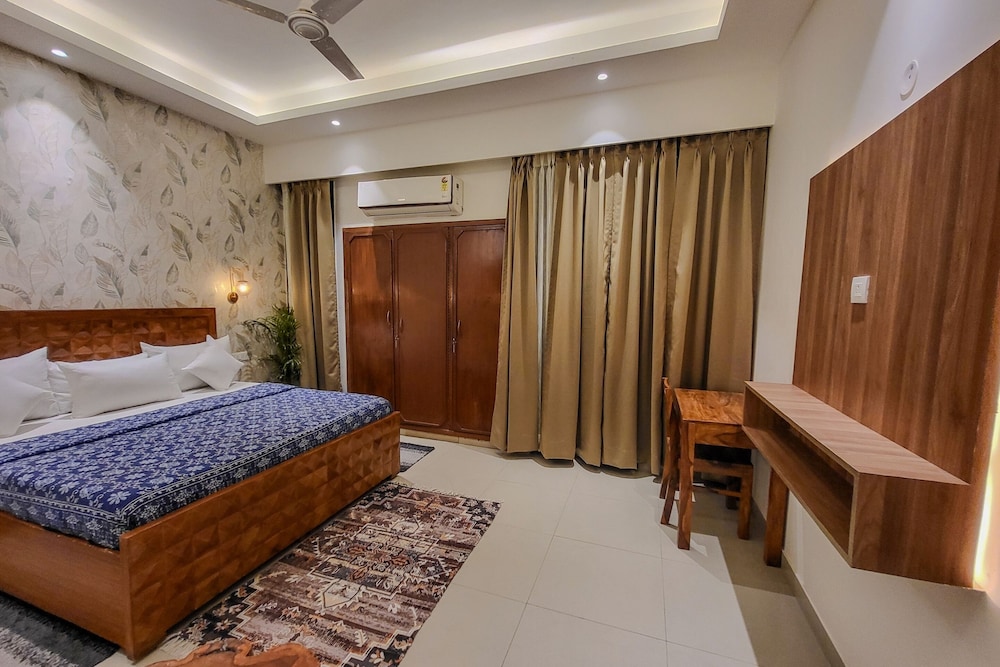 Superior Private Room with Balcony - Photo 2