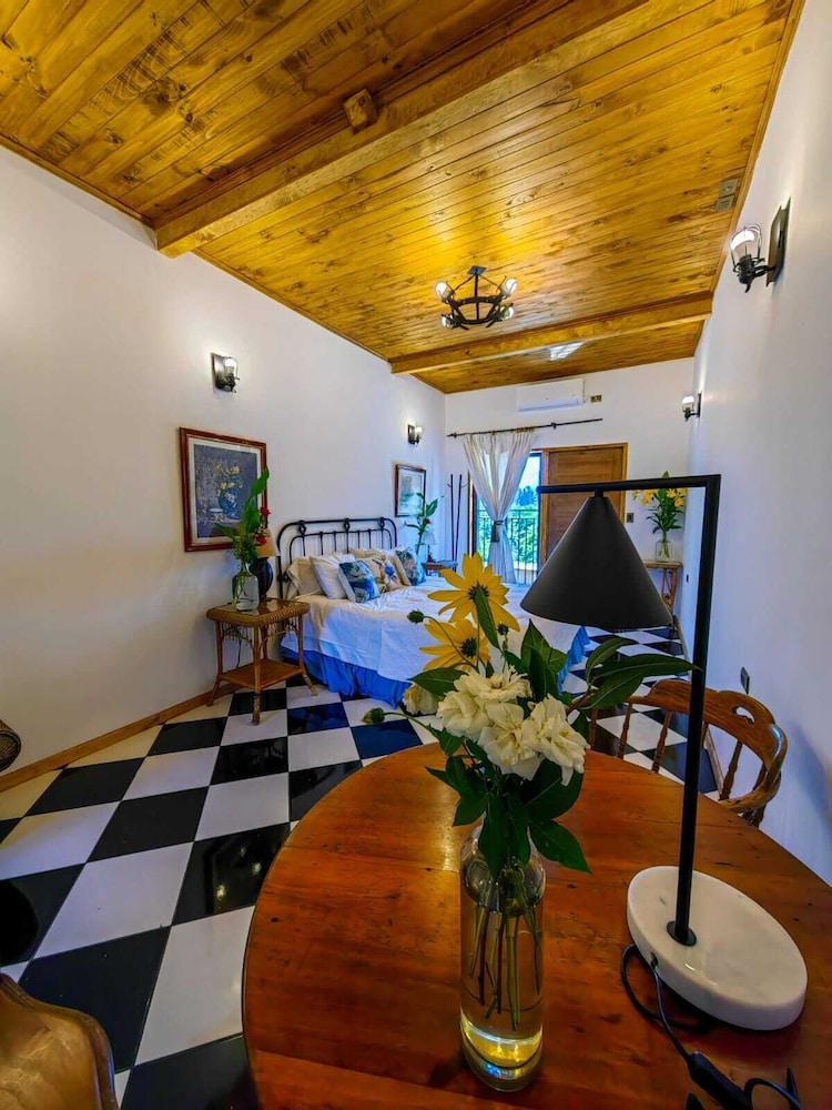 Deluxe Double Room, 1 King Bed, Garden View photo 3